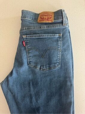 Levi's Women's Light Blue Straight Leg Jeans